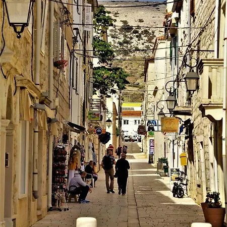Apartments Vesna Pag Town